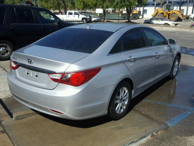 5NPEB4AC7DH786579 - 2013 HYUNDAI SONATA GLS SILVER photo 4