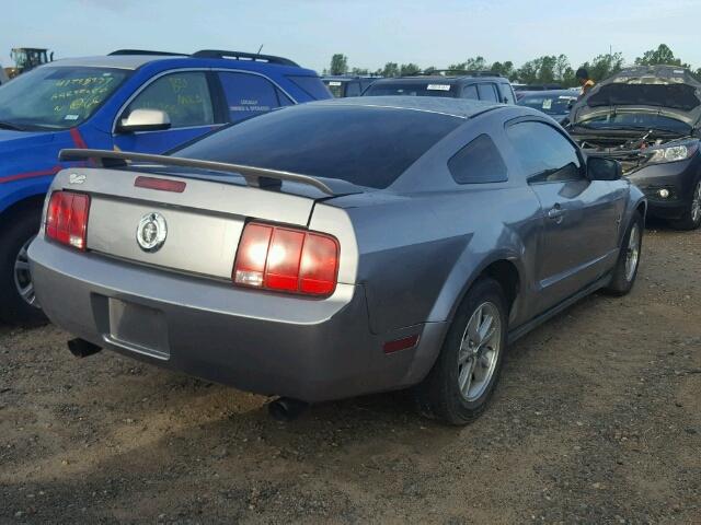 1ZVHT80N265187027 - 2006 FORD MUSTANG GRAY photo 4