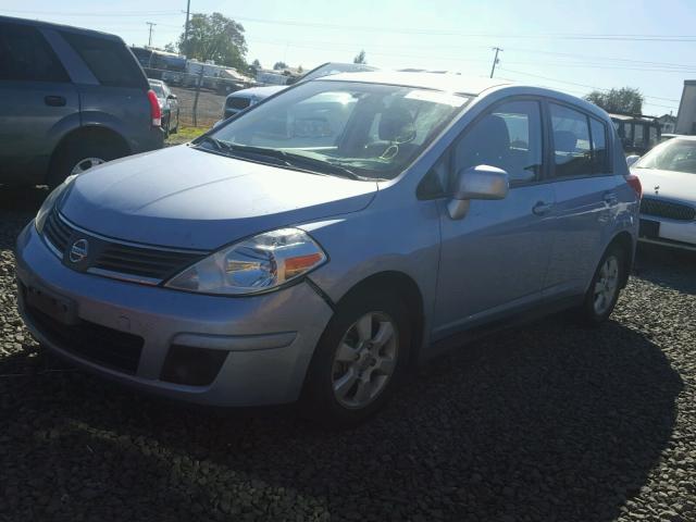 3N1BC13E99L387504 - 2009 NISSAN VERSA BLUE photo 2