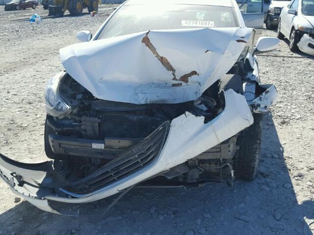 5NPDH4AE5CH133128 - 2012 HYUNDAI ELANTRA WHITE photo 9