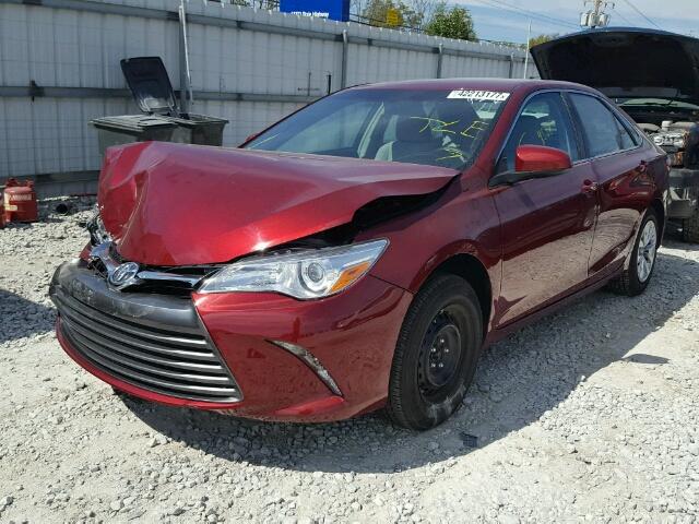 4T1BF1FK8HU722662 - 2017 TOYOTA CAMRY LE RED photo 2