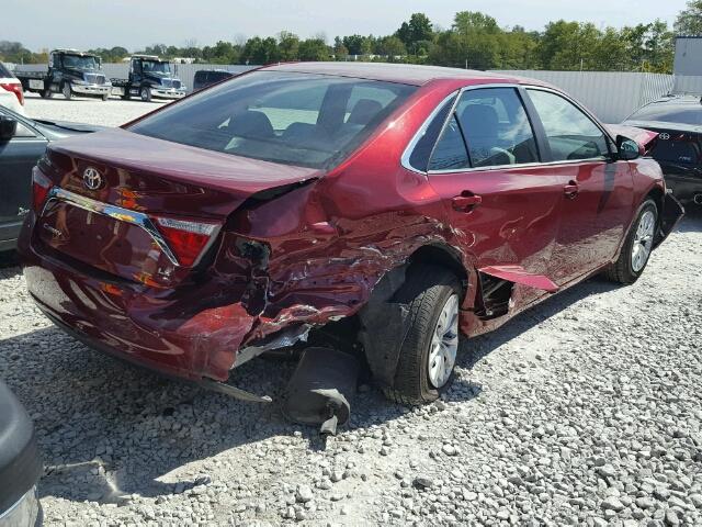 4T1BF1FK8HU722662 - 2017 TOYOTA CAMRY LE 红色 照片 4