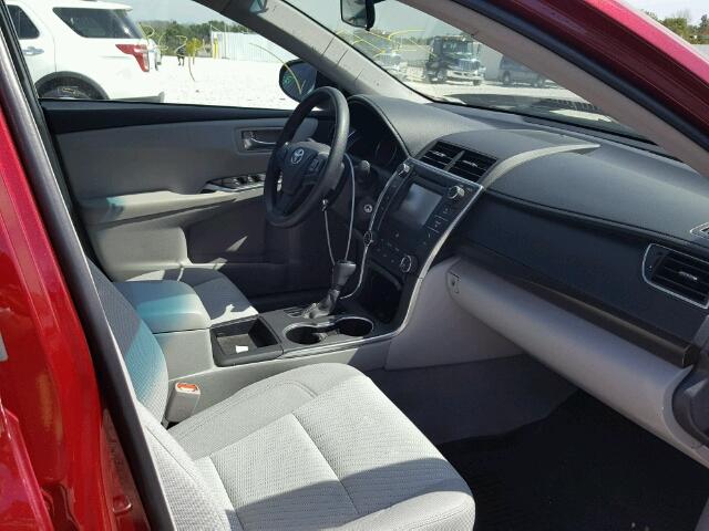 4T1BF1FK8HU722662 - 2017 TOYOTA CAMRY LE 红色 照片 5
