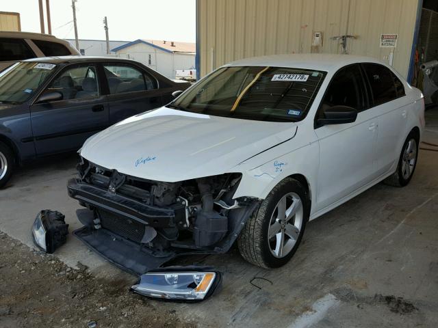 3VW2K7AJ8DM303806 - 2013 VOLKSWAGEN JETTA BASE 白色 照片 2