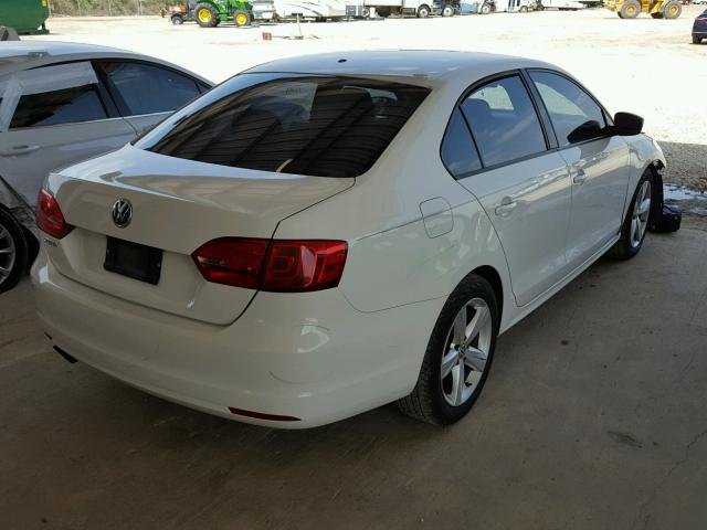3VW2K7AJ8DM303806 - 2013 VOLKSWAGEN JETTA BASE 白色 照片 4