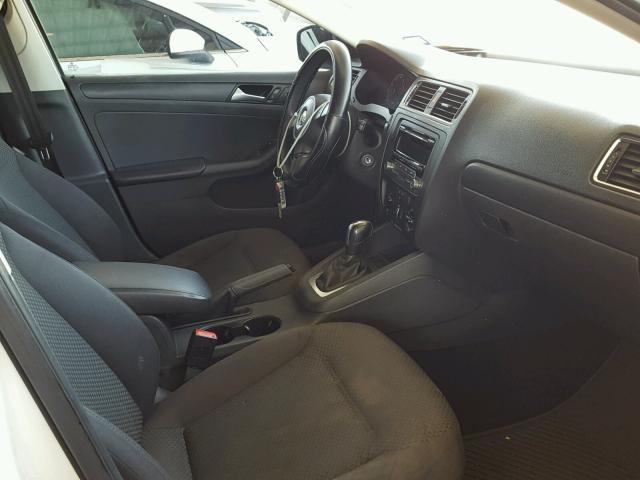 3VW2K7AJ8DM303806 - 2013 VOLKSWAGEN JETTA BASE 白色 照片 5