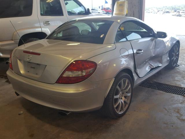 WDBWK56F85F050581 - 2005 MERCEDES-BENZ SLK 350 SILVER photo 4