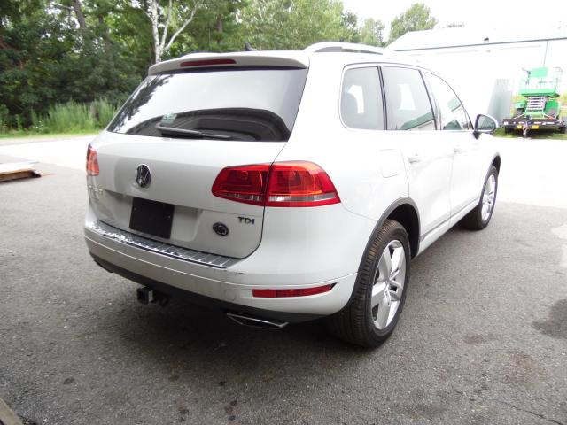 WVGEP9BP9DD002257 - 2013 VOLKSWAGEN TOUAREG WHITE photo 3