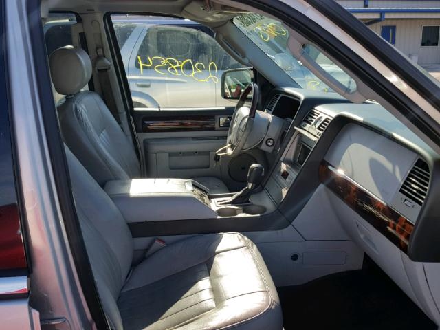 5LMFU27R64LJ38265 - 2004 LINCOLN NAVIGATOR Grau Foto 5