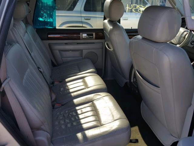 5LMFU27R64LJ38265 - 2004 LINCOLN NAVIGATOR Grau Foto 6
