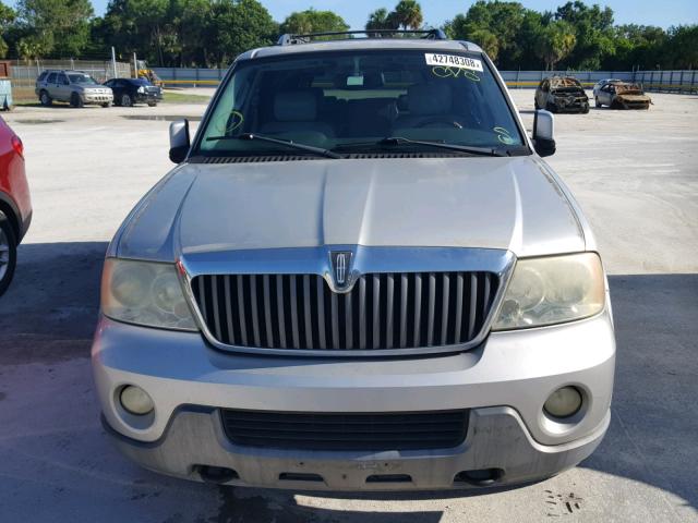 5LMFU27R64LJ38265 - 2004 LINCOLN NAVIGATOR Grau Foto 9
