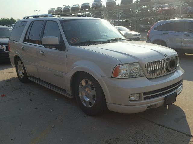 5LMFU28596LJ06568 - 2006 LINCOLN NAVIGATOR Weiß Foto 1