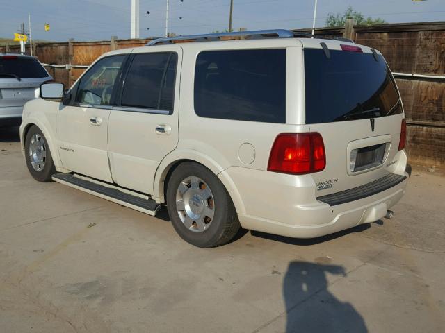 5LMFU28596LJ06568 - 2006 LINCOLN NAVIGATOR Weiß Foto 3