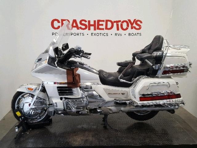 1HFSC2234WA002166 - 1998 HONDA GL1500 SE WHITE photo 3