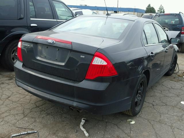 3FAHP0HA4AR159588 - 2010 FORD FUSION SE BLACK photo 4