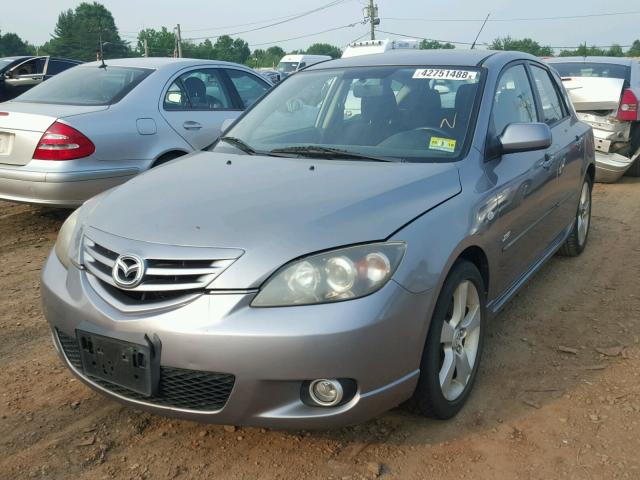 JM1BK343461414524 - 2006 MAZDA 3 HATCHBAC GRAY photo 2