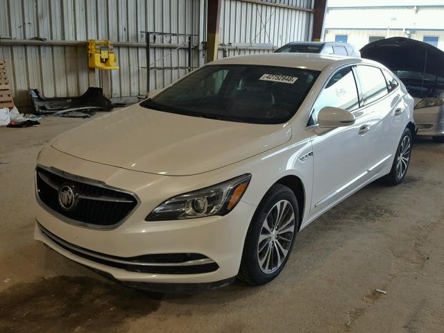 1G4ZP5SS5HU172748 - 2017 BUICK LACROSSE E თეთრი ფოტო 2