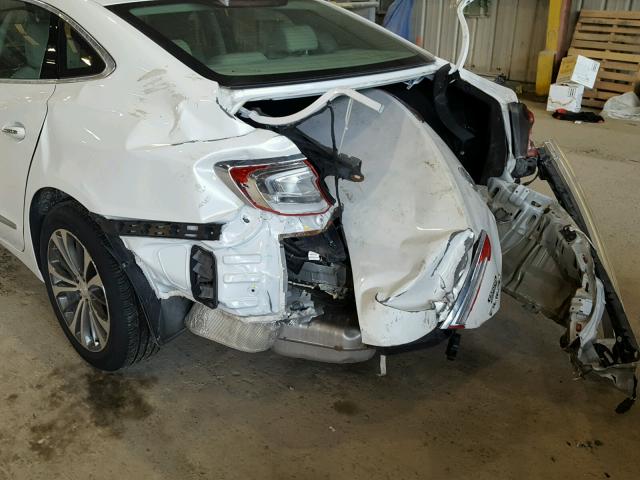 1G4ZP5SS5HU172748 - 2017 BUICK LACROSSE E თეთრი ფოტო 9