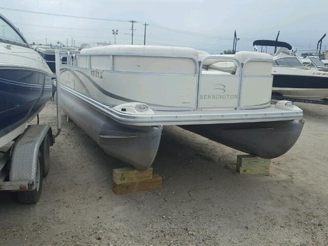 ETW29995D404 - 2004 OTHR MARINE LOT WHITE photo 1