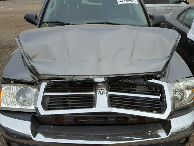 1D7HE48K85S273299 - 2005 DODGE DAKOTA QUA GRAY photo 7