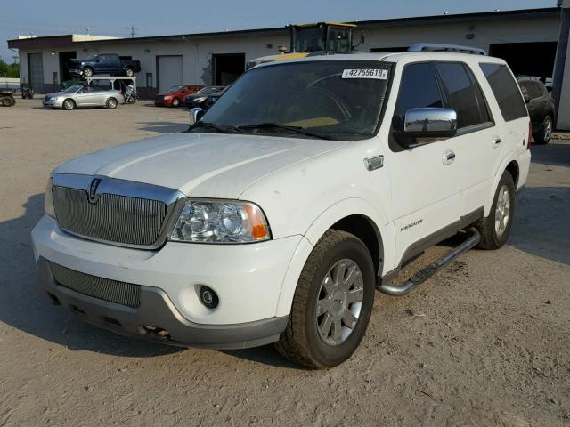5LMFU28R94LJ12516 - 2004 LINCOLN NAVIGATOR 白色 照片 2