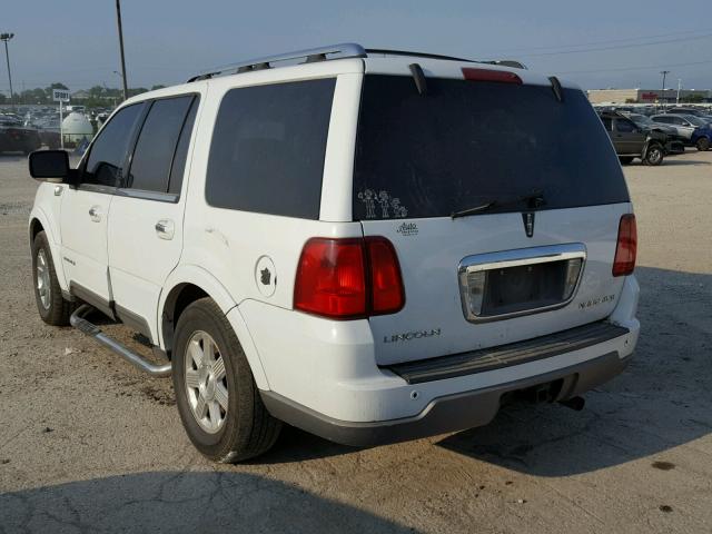 5LMFU28R94LJ12516 - 2004 LINCOLN NAVIGATOR 白色 照片 3