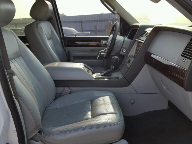 5LMFU28R94LJ12516 - 2004 LINCOLN NAVIGATOR 白色 照片 5