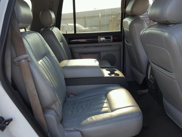 5LMFU28R94LJ12516 - 2004 LINCOLN NAVIGATOR 白色 照片 6