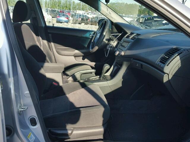 1HGCM56465L003677 - 2005 HONDA ACCORD SILVER photo 5