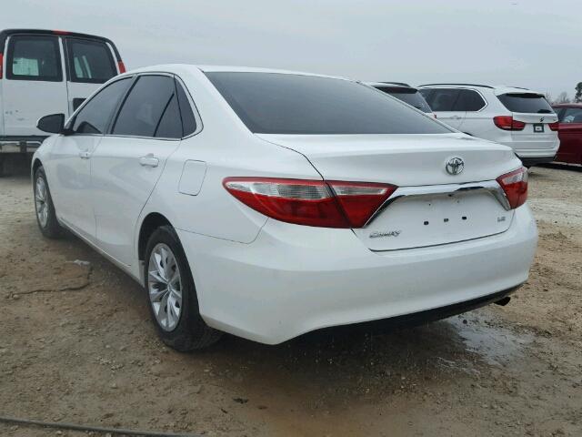 4T4BF1FK1FR470787 - 2015 TOYOTA CAMRY LE WHITE photo 3