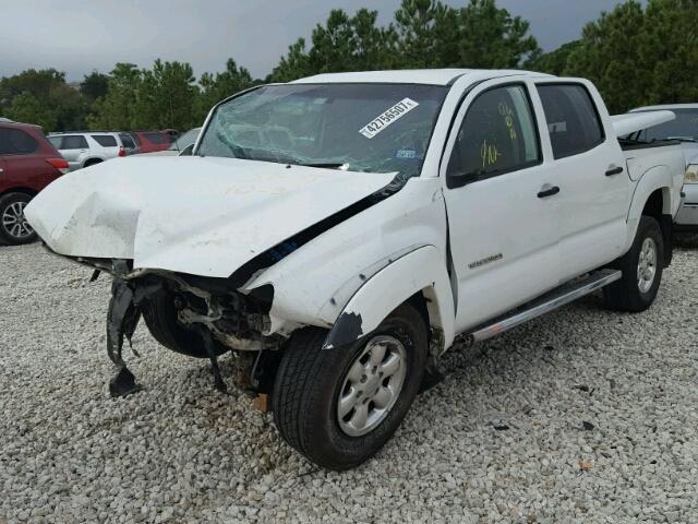 5TEKU72N25Z057791 - 2005 TOYOTA TACOMA DOU WHITE photo 2