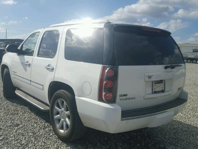 1GKUCEEF0AR115055 - 2010 GMC YUKON DENA WHITE photo 3