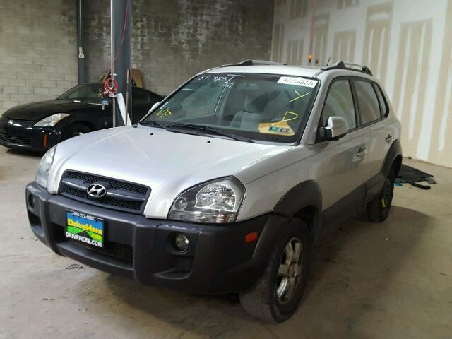 KM8JN72DX5U138056 - 2005 HYUNDAI TUCSON GLS SILVER photo 2