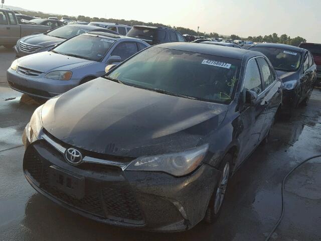 4T1BF1FK2FU959449 - 2015 TOYOTA CAMRY LE GRAY photo 2