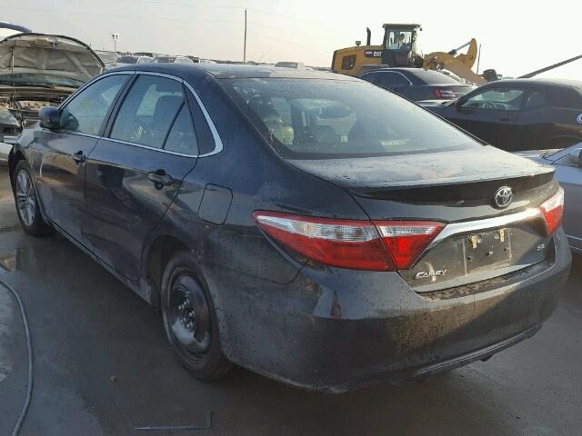 4T1BF1FK2FU959449 - 2015 TOYOTA CAMRY LE ნაცრისფერი ფოტო 3