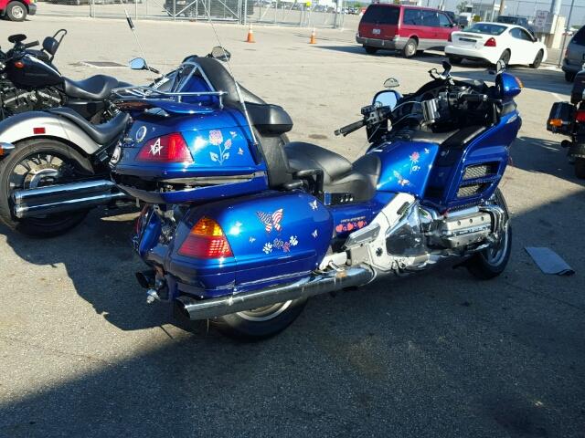 1HFSC47041A003255 - 2001 HONDA GL1800 BLUE photo 4