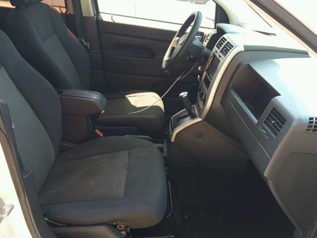 1J8FT47W68D691874 - 2008 JEEP COMPASS SP WHITE photo 5