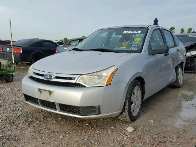 1FAHP34N88W276222 - 2008 FORD FOCUS S/SE SILVER photo 2