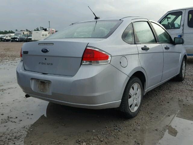 1FAHP34N88W276222 - 2008 FORD FOCUS S/SE SILVER photo 4