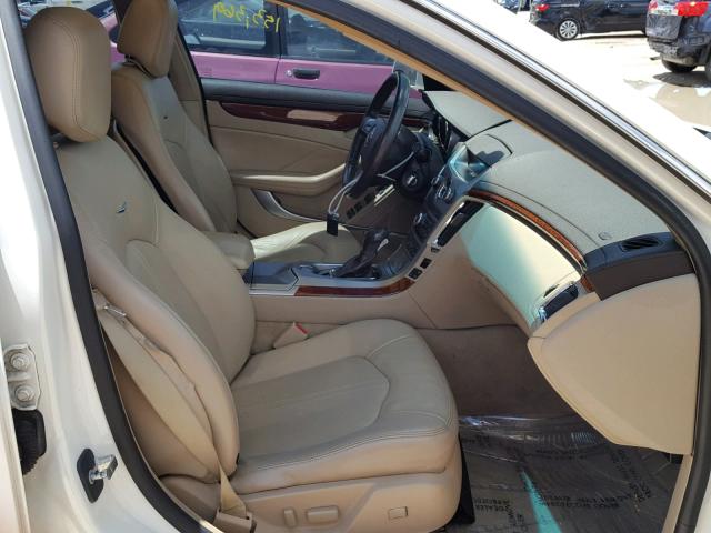 1G6DM577780106580 - 2008 CADILLAC CTS WHITE photo 5