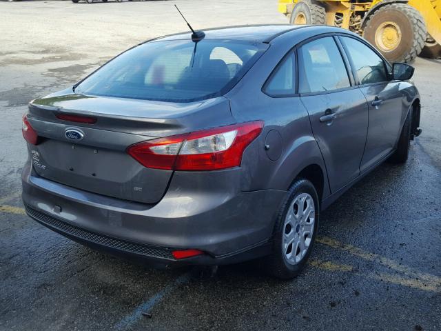 1FAHP3F25CL478481 - 2012 FORD FOCUS GRAY photo 4