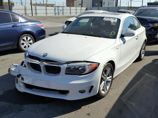 WBAUP9C59DVS94982 - 2013 BMW 128 I WHITE photo 2
