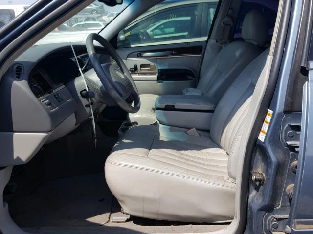 1LNHM81W24Y677255 - 2004 LINCOLN TOWN CAR E BLUE photo 5