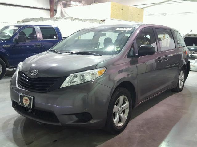 5TDKA3DC1CS012686 - 2012 TOYOTA SIENNA BAS GRAY photo 2