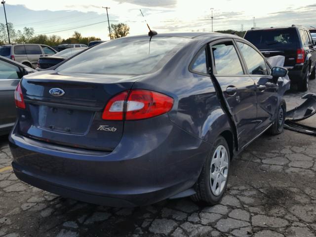 3FADP4BJ4DM199945 - 2013 FORD FIESTA SE GRAY photo 4