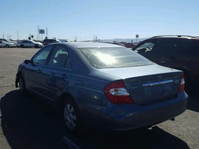 4T1BE32K33U201281 - 2003 TOYOTA CAMRY LE BLUE photo 3