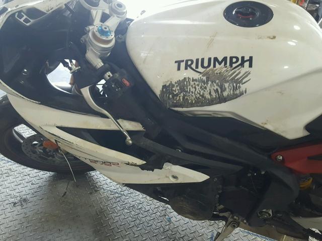 SMTA02YK3HJ791251 - 2017 TRIUMPH MOTORCYCLE DAYTONA 67 WHITE photo 9