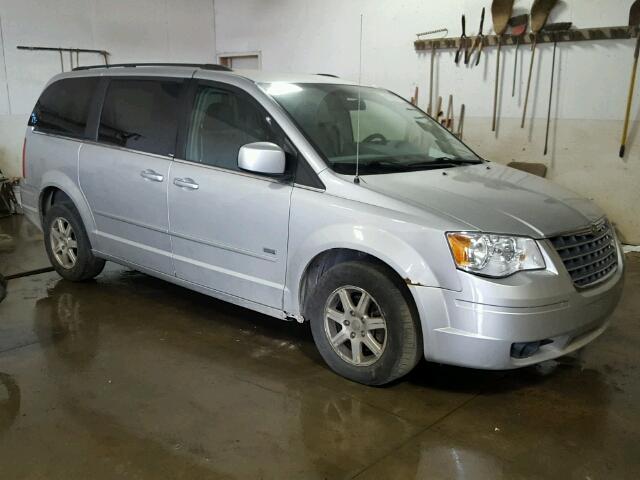 2A8HR54P28R794586 - 2008 CHRYSLER TOWN & COU SILVER photo 1