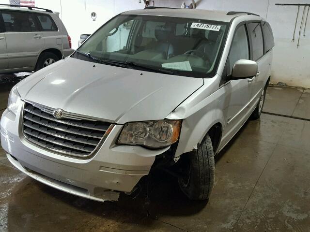 2A8HR54P28R794586 - 2008 CHRYSLER TOWN & COU SILVER photo 2