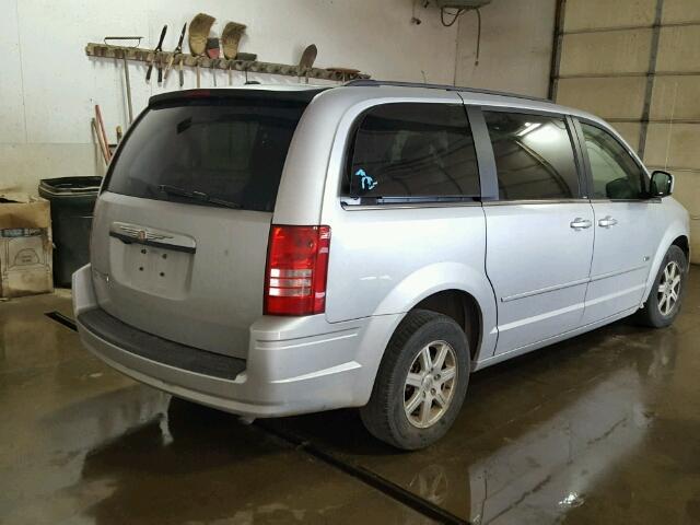 2A8HR54P28R794586 - 2008 CHRYSLER TOWN & COU SILVER photo 4